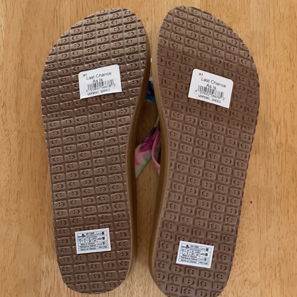 ⭐️SALE⭐️ SANUK "Ashland Tie Dye" Flip Flops - Picture 8 of 8